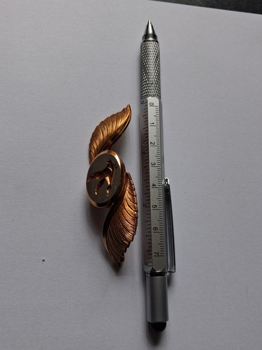 Vintage gold tone - tone, flying